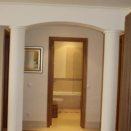 Apartment Luxury 3 Bedroom On Gated Complex *