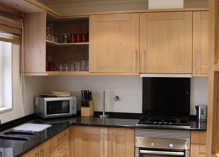 Luxury 3 Bedroom On Gated Complex *